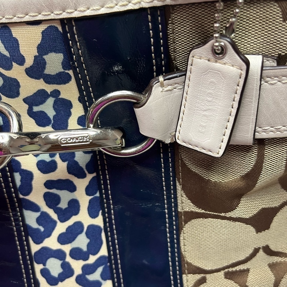 Authentic Coach Signature C Canvas in Brown and Khaki. - Picture 4 of 6